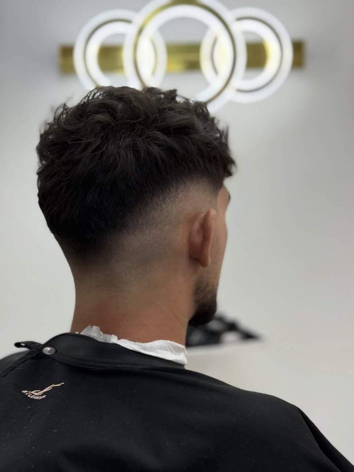 Coiffage final pour une tenue longue durée de la coupe Martinique